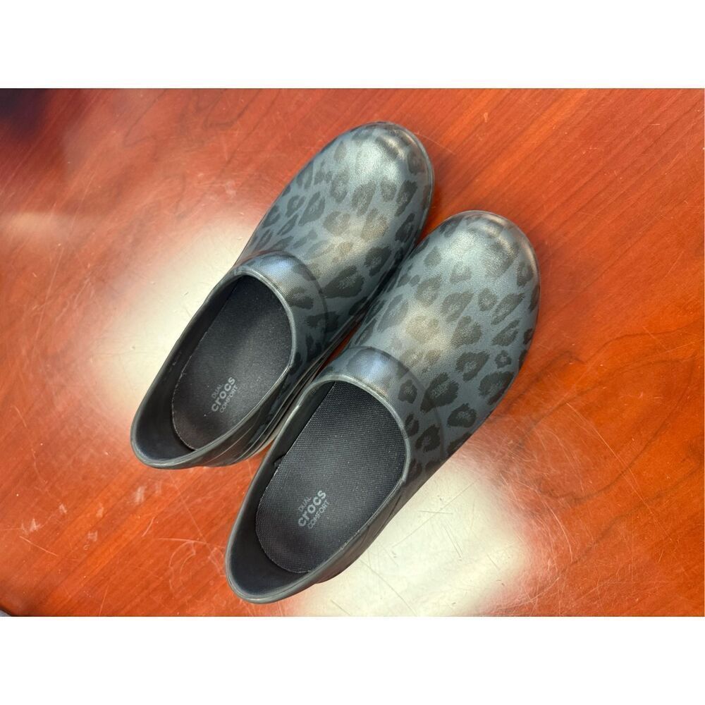 Crocs Women’s Neria Pro II Gray & Black Leopard Clogs sz 11 EUC